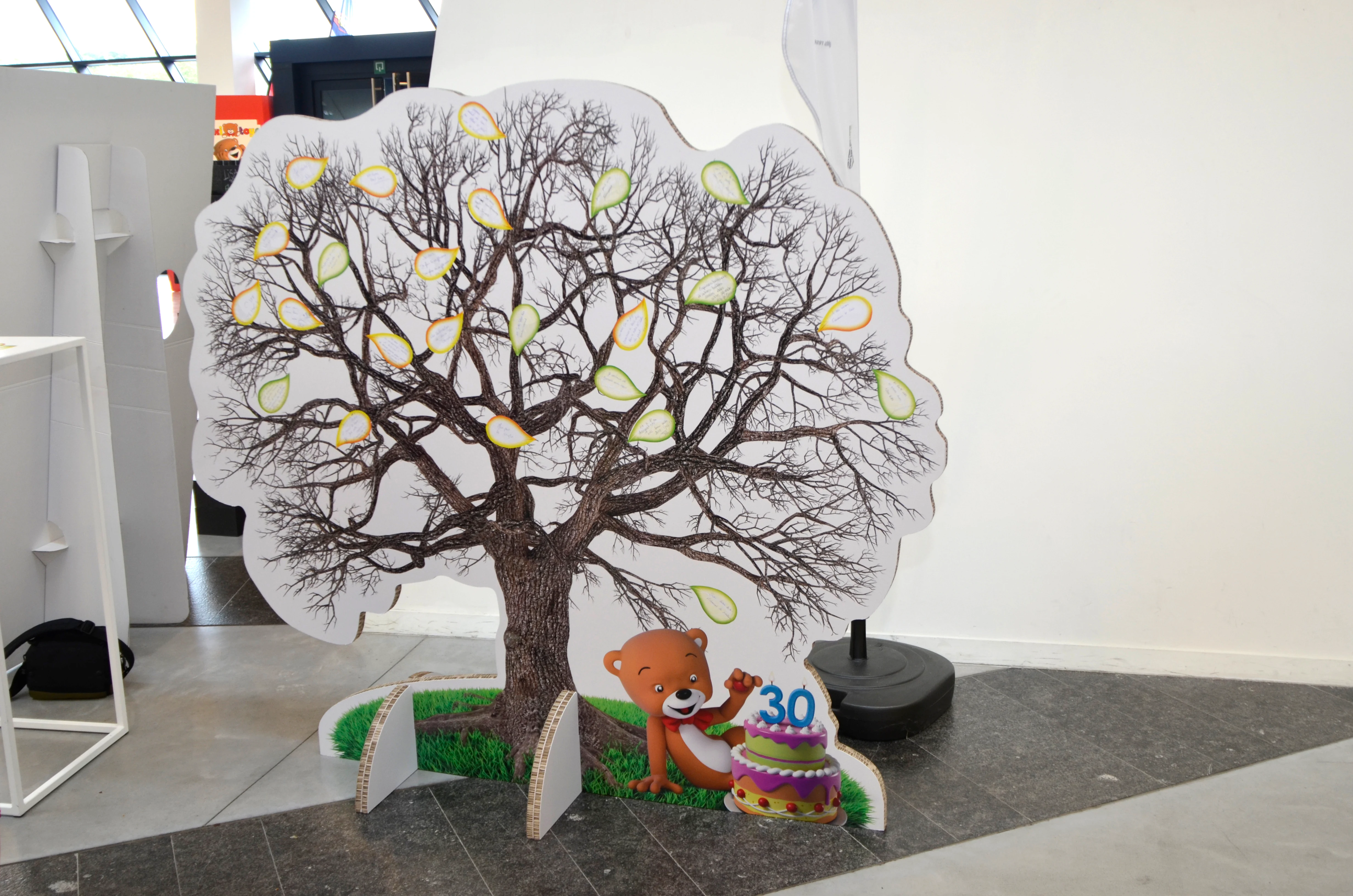 Grote vrijstaande Maxi Toys-display in boomvorm