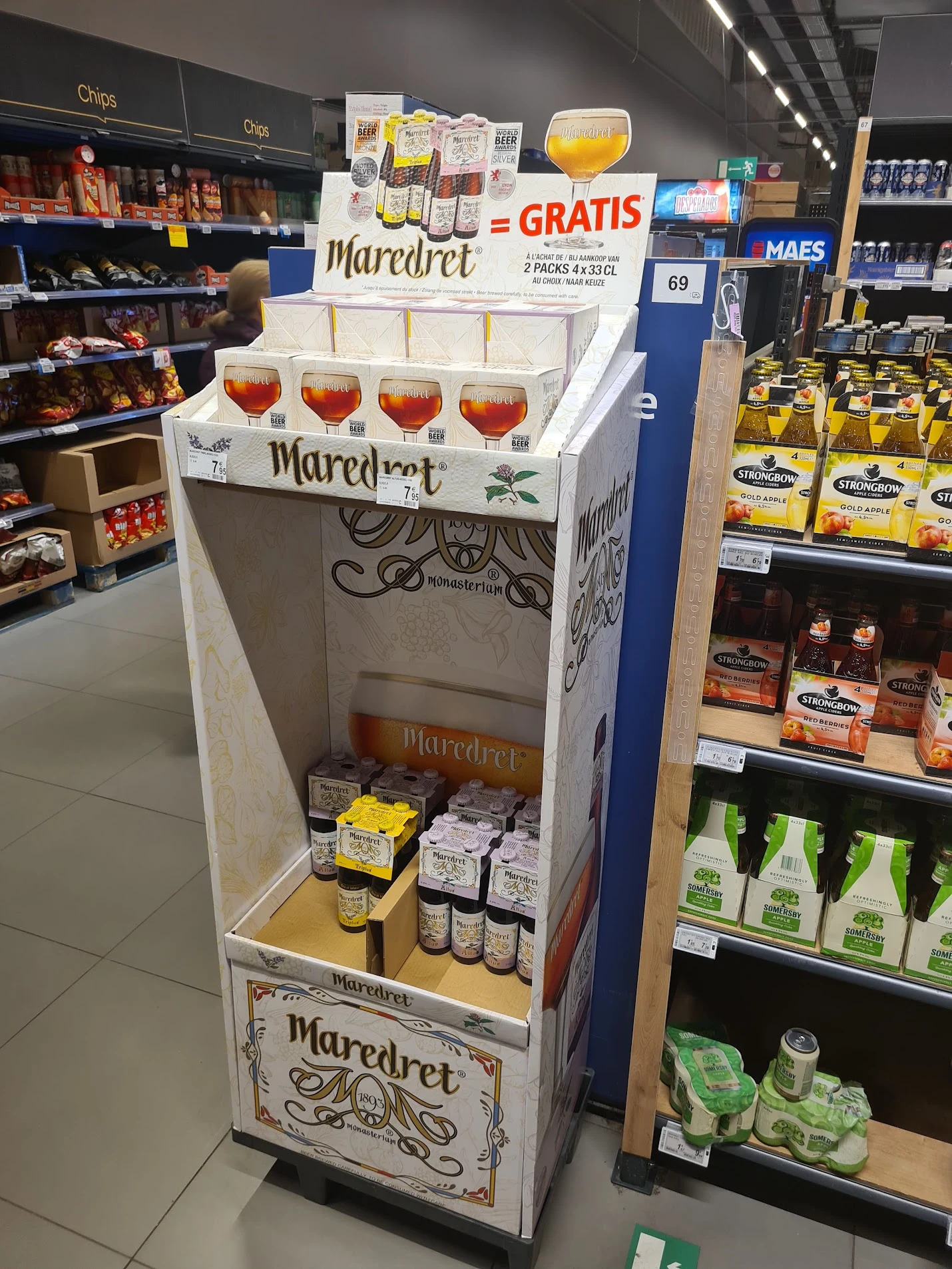 Maredret — Volledig display met glazenplateau